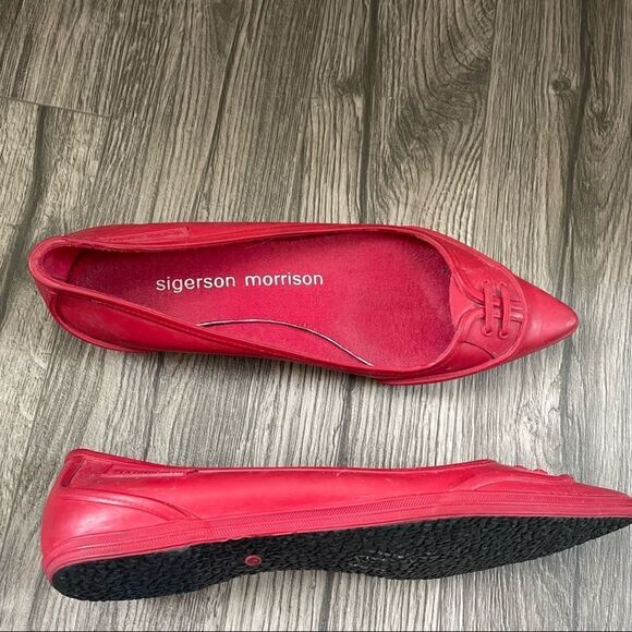 SIGERSON MORRISON Rain or Shine Rubber Pointed Toe Skimmer Cherry Red Flat - Picture 11 of 15